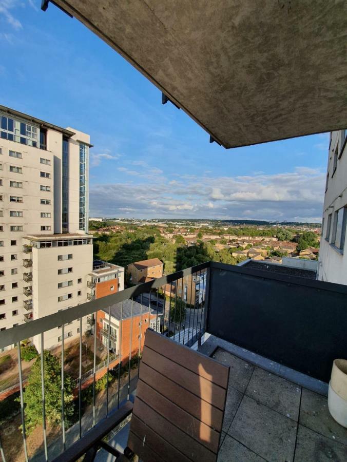 Affluent Riverside Sark Tower Apartament Londra