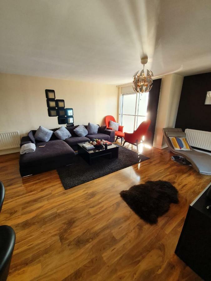 Affluent Riverside Sark Tower Apartament